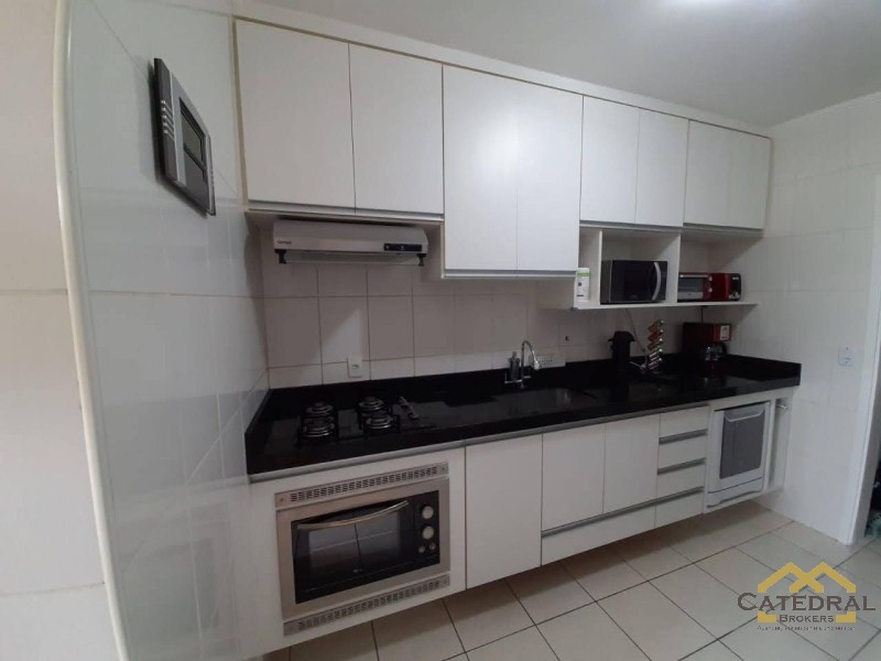 Apartamento à venda com 2 quartos, 75m² - Foto 2