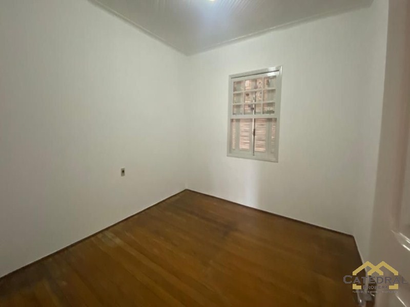 Casa à venda com 3 quartos, 500m² - Foto 2