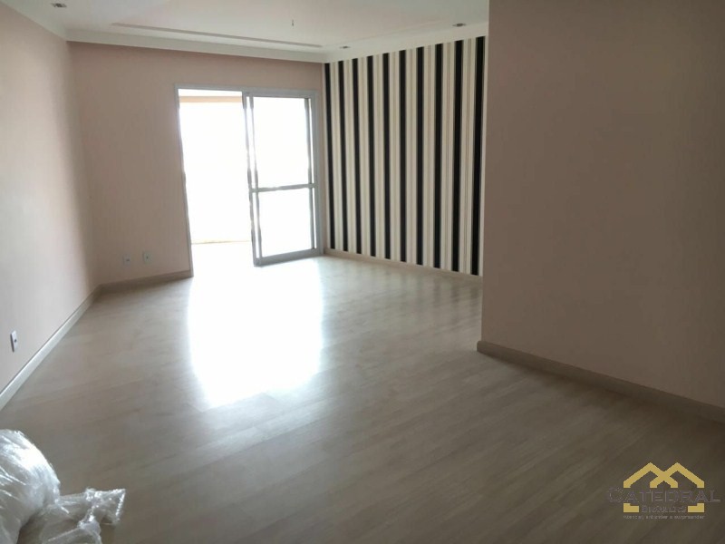 Apartamento à venda com 4 quartos, 123m² - Foto 2