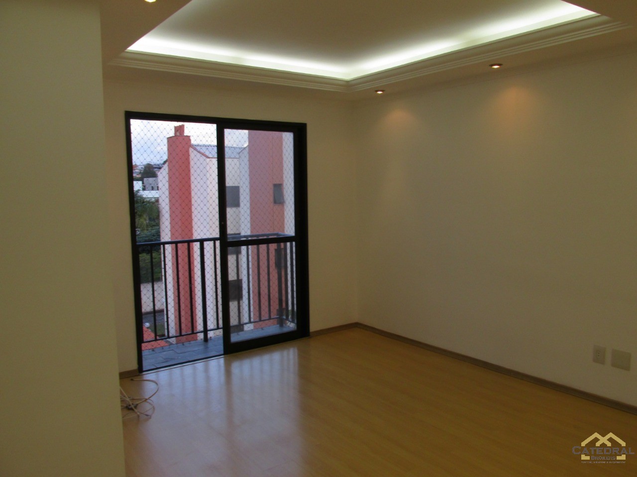 Apartamento à venda com 3 quartos, 75m² - Foto 2