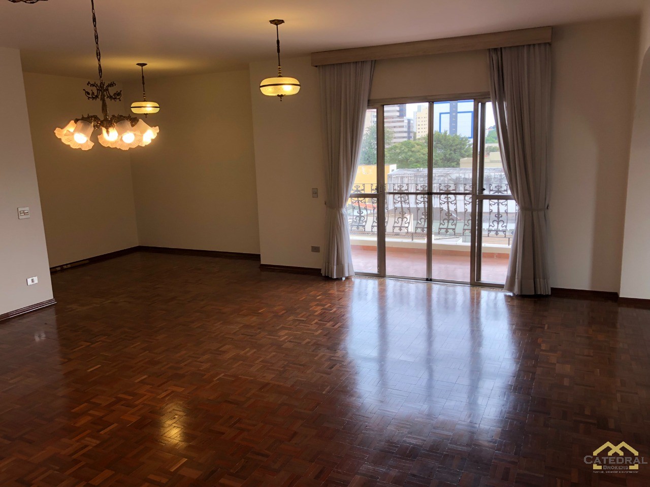 Apartamento à venda com 3 quartos, 190m² - Foto 2