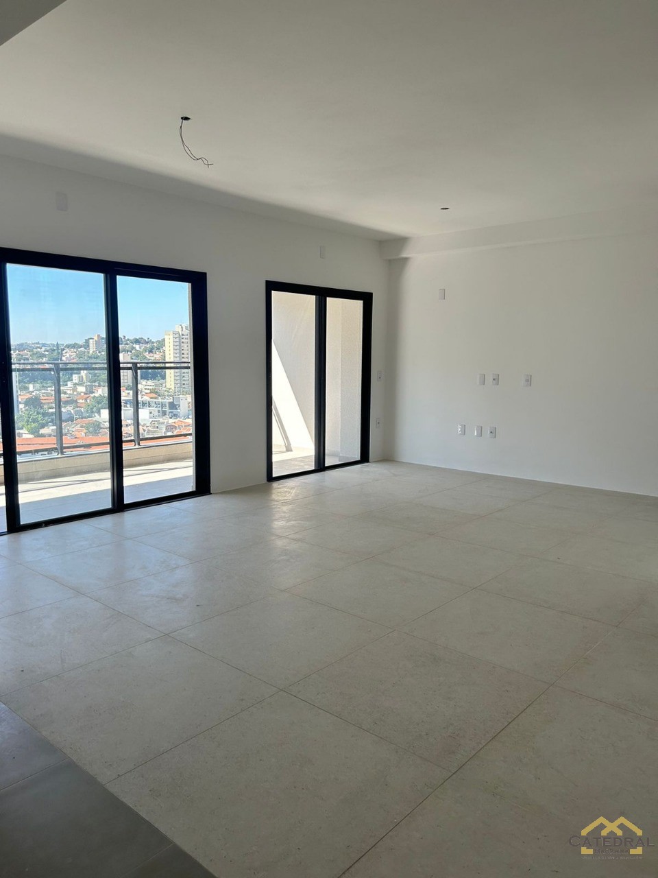 Apartamento para alugar com 3 quartos, 143m² - Foto 1