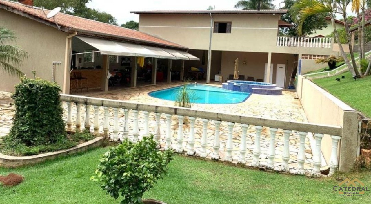 Chácara à venda com 7 quartos, 220m² - Foto 1