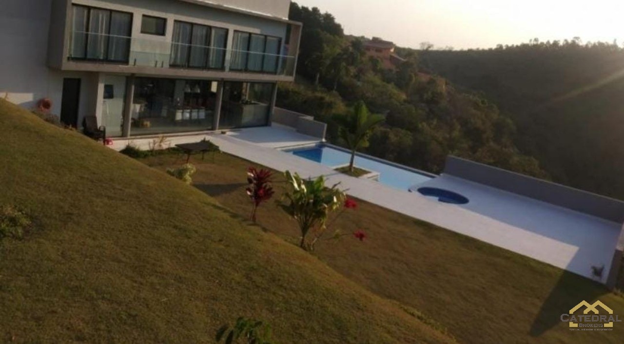 Sobrado à venda com 3 quartos, 247m² - Foto 1