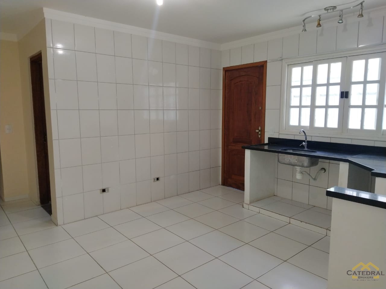 Casa à venda com 2 quartos, 91m² - Foto 2