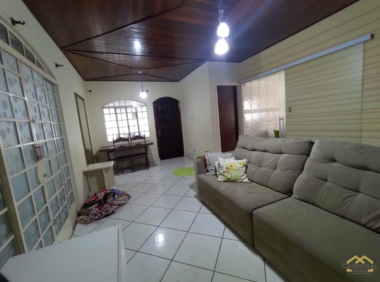 Casa à venda com 4 quartos, 141m² - Foto 1