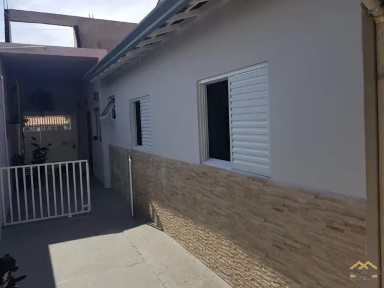 Casa à venda com 2 quartos, 125m² - Foto 2