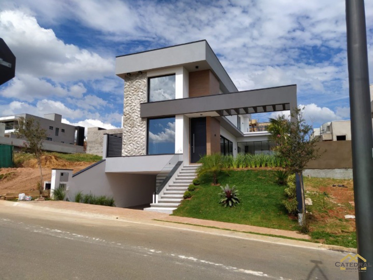 Casa de Condomínio à venda com 3 quartos, 320m² - Foto 1