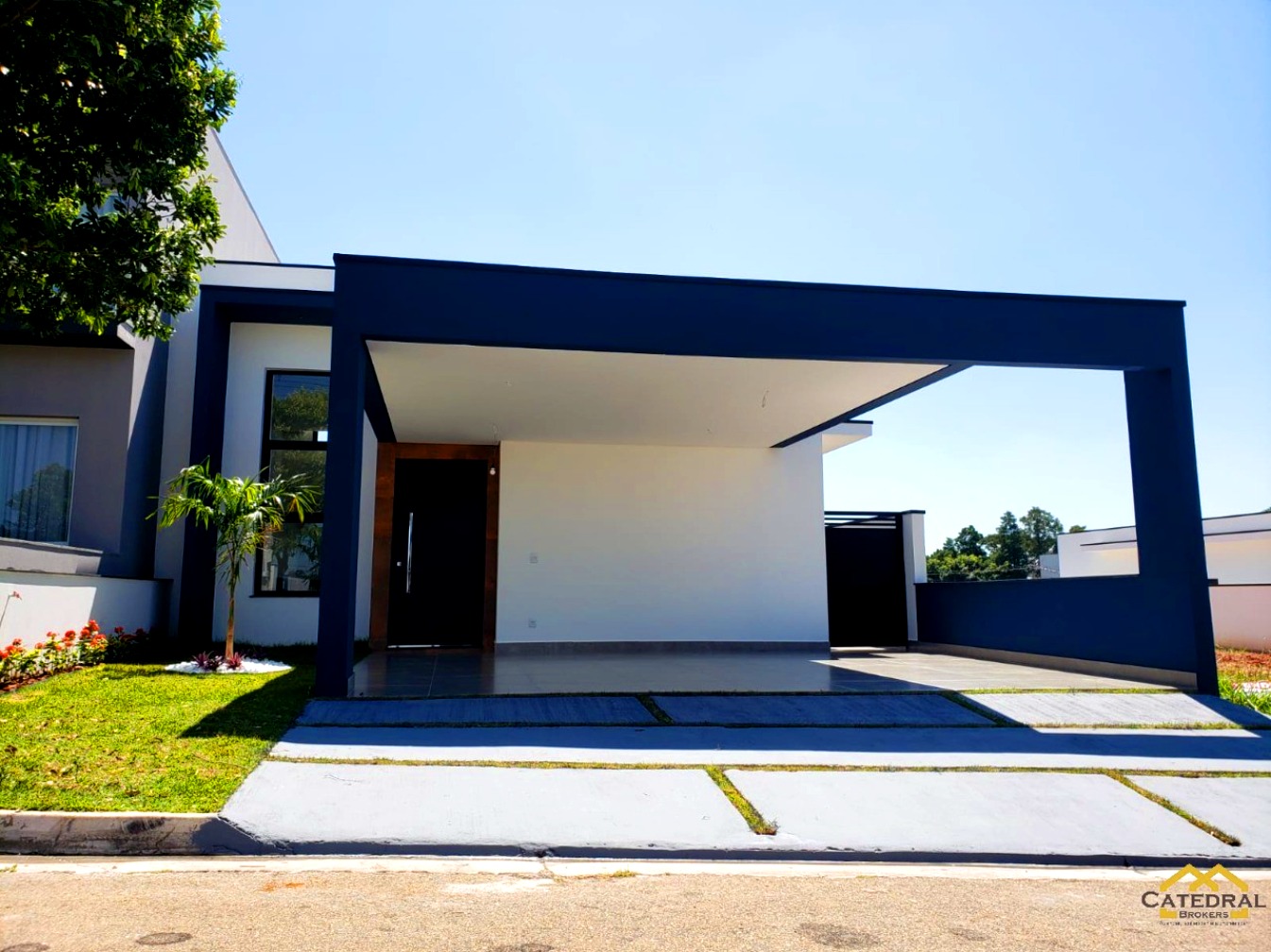 Casa à venda com 3 quartos, 250m² - Foto 1