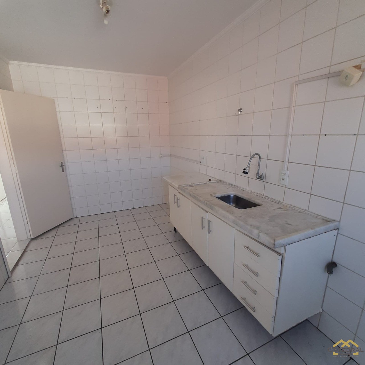 Apartamento à venda com 2 quartos, 65m² - Foto 3