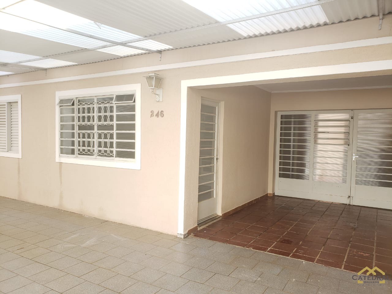 Casa à venda com 4 quartos, 250m² - Foto 3