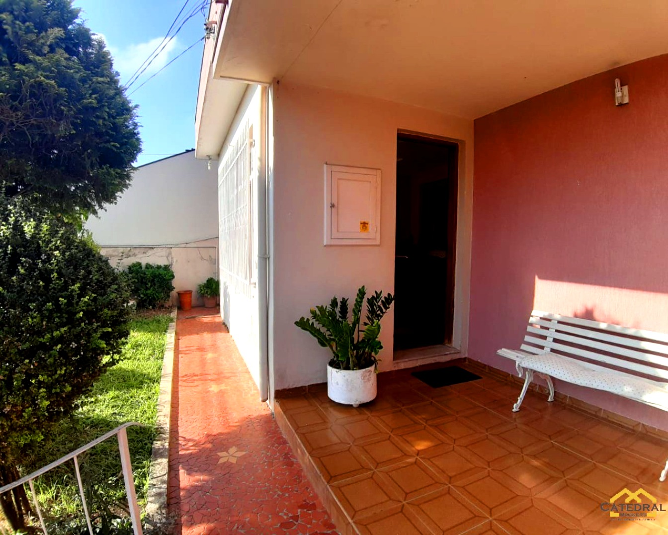 Casa à venda com 3 quartos, 300m² - Foto 1