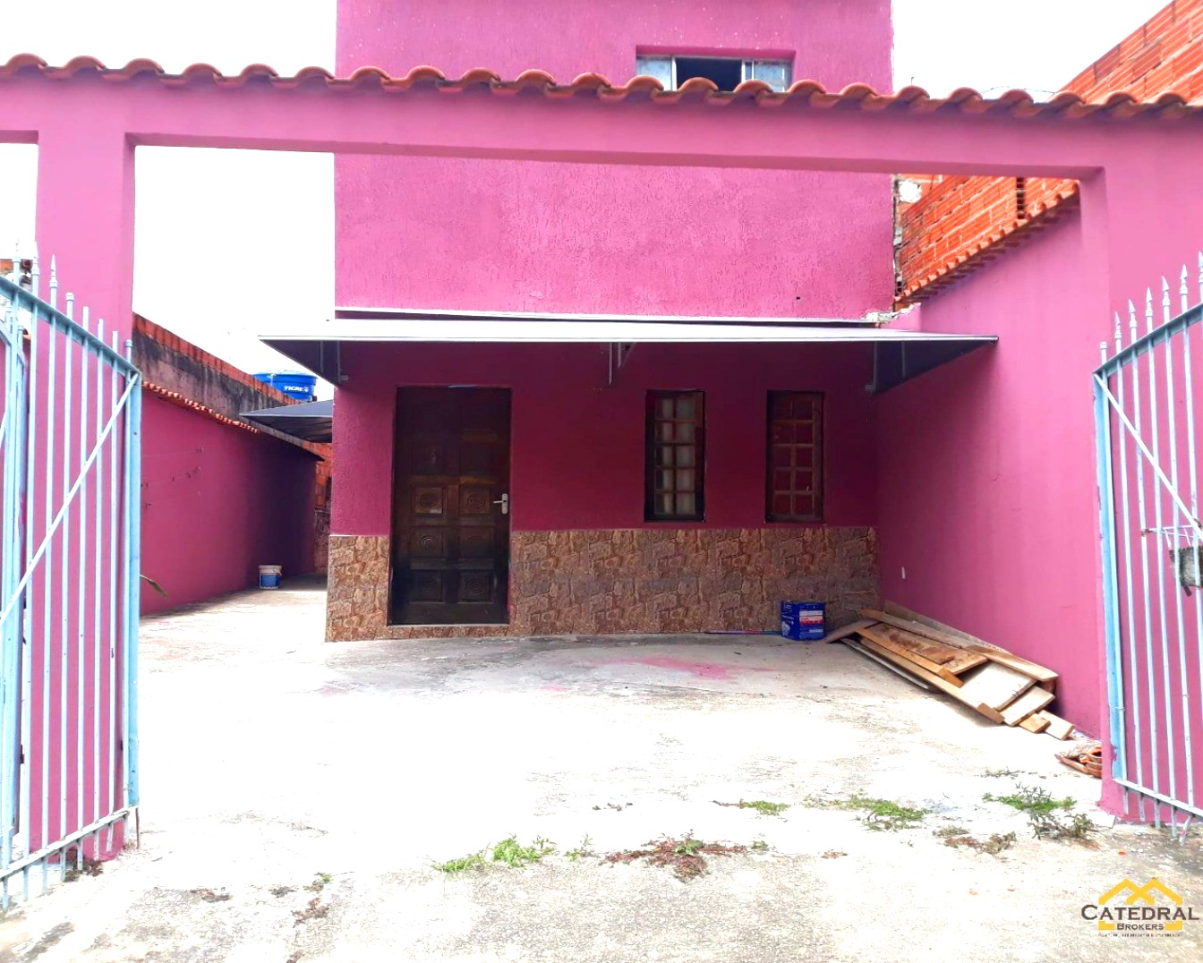 Sobrado à venda e aluguel com 4 quartos, 150m² - Foto 1