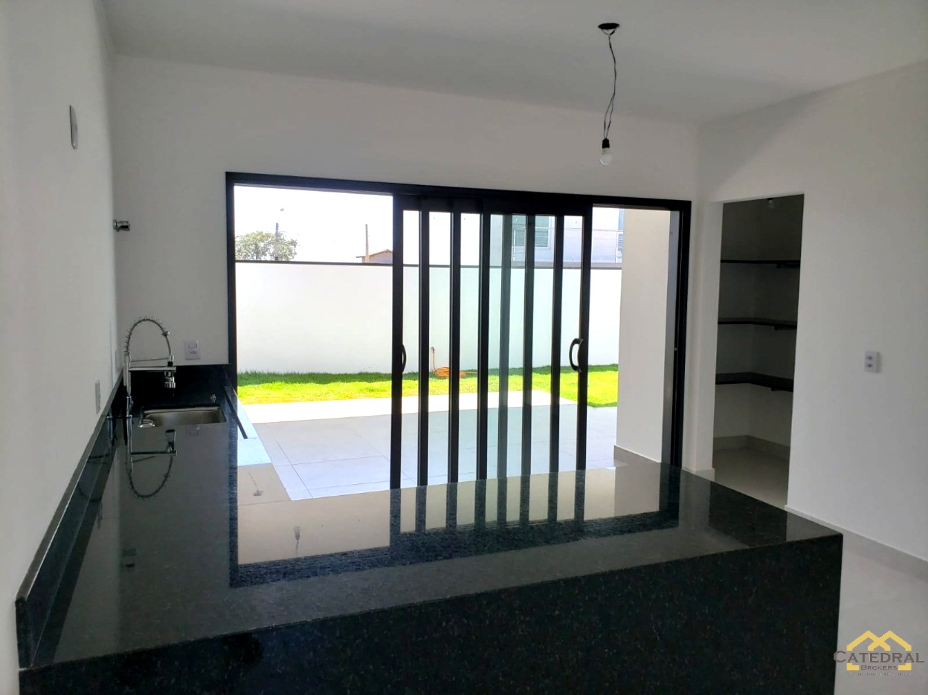 Casa à venda com 3 quartos, 250m² - Foto 6