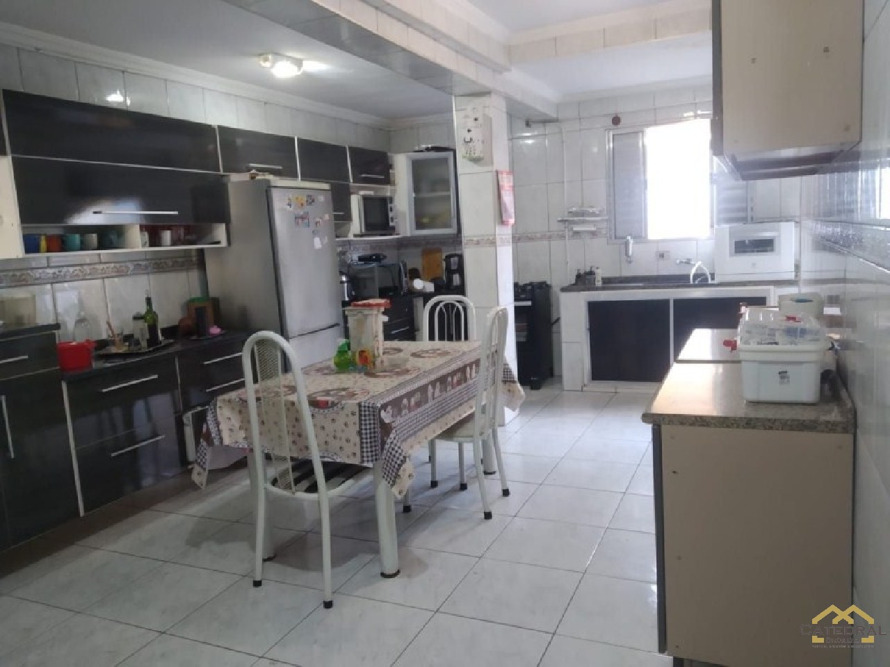 Sobrado à venda com 4 quartos, 250m² - Foto 1