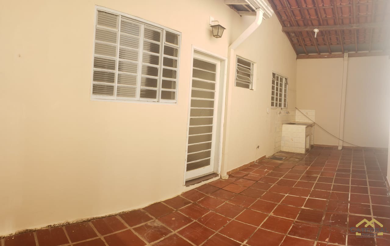 Casa à venda com 4 quartos, 250m² - Foto 4