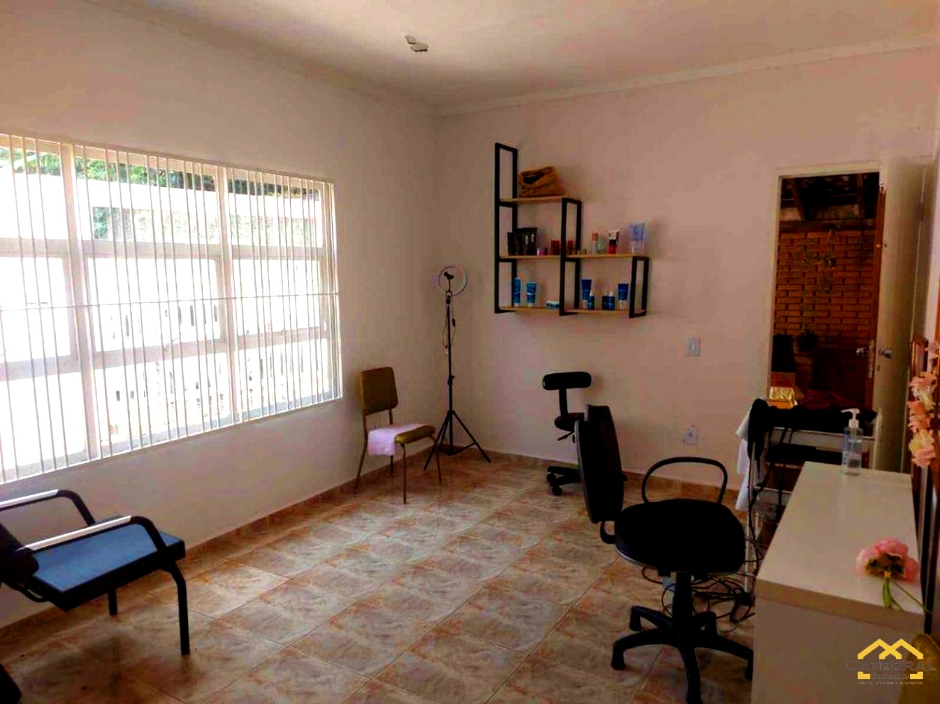 Casa à venda com 2 quartos, 200m² - Foto 2