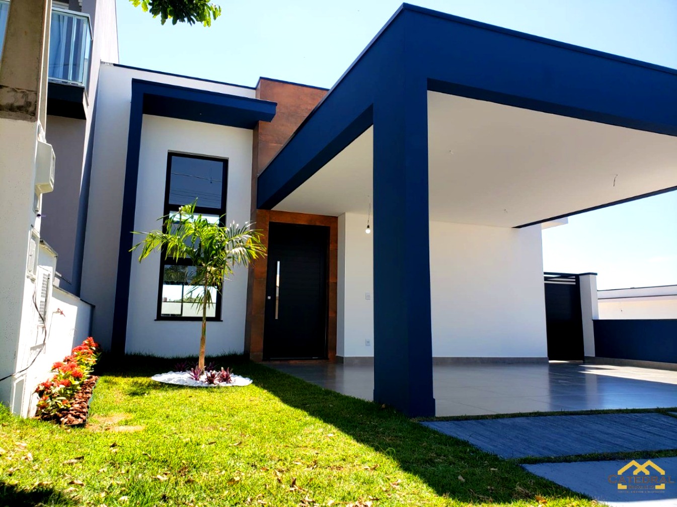 Casa à venda com 3 quartos, 250m² - Foto 2