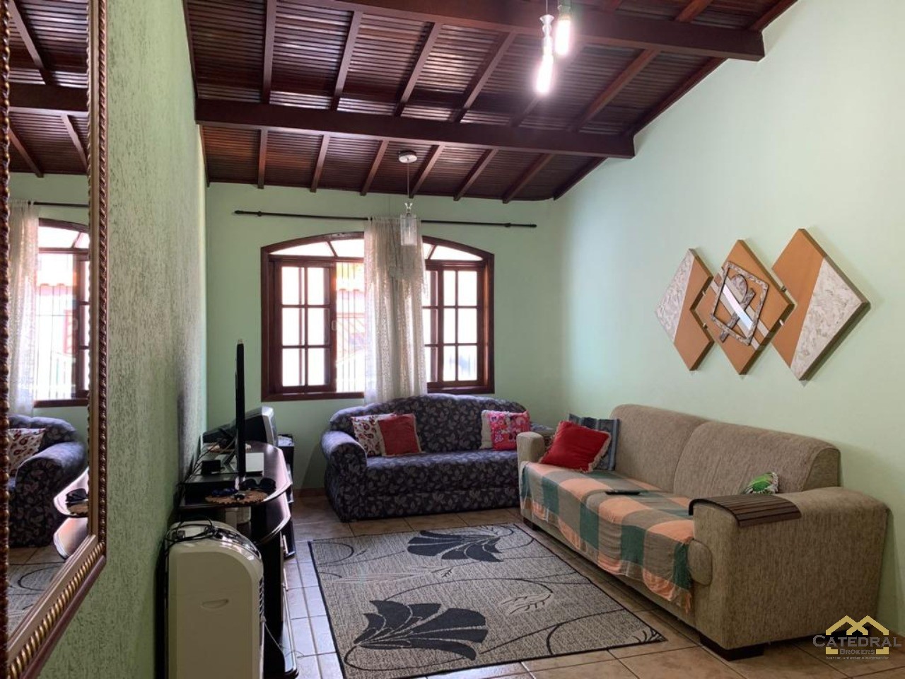 Casa à venda com 3 quartos, 146m² - Foto 1