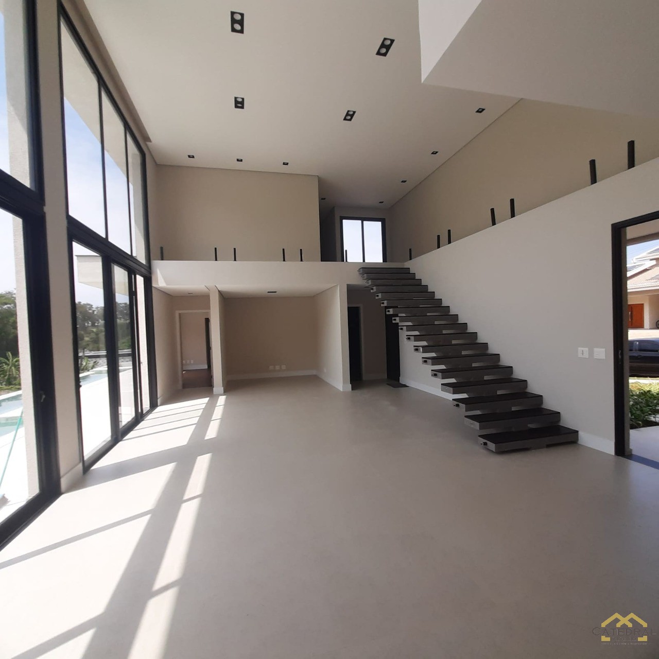 Casa de Condomínio à venda com 4 quartos, 450m² - Foto 2