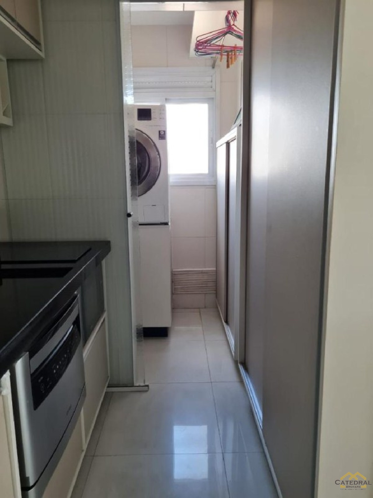 Apartamento à venda com 1 quarto, 61m² - Foto 2