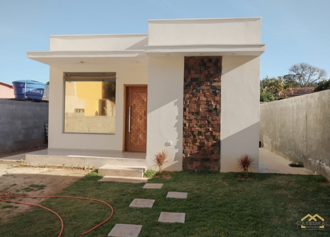 Casa à venda com 3 quartos, 85m² - Foto 1