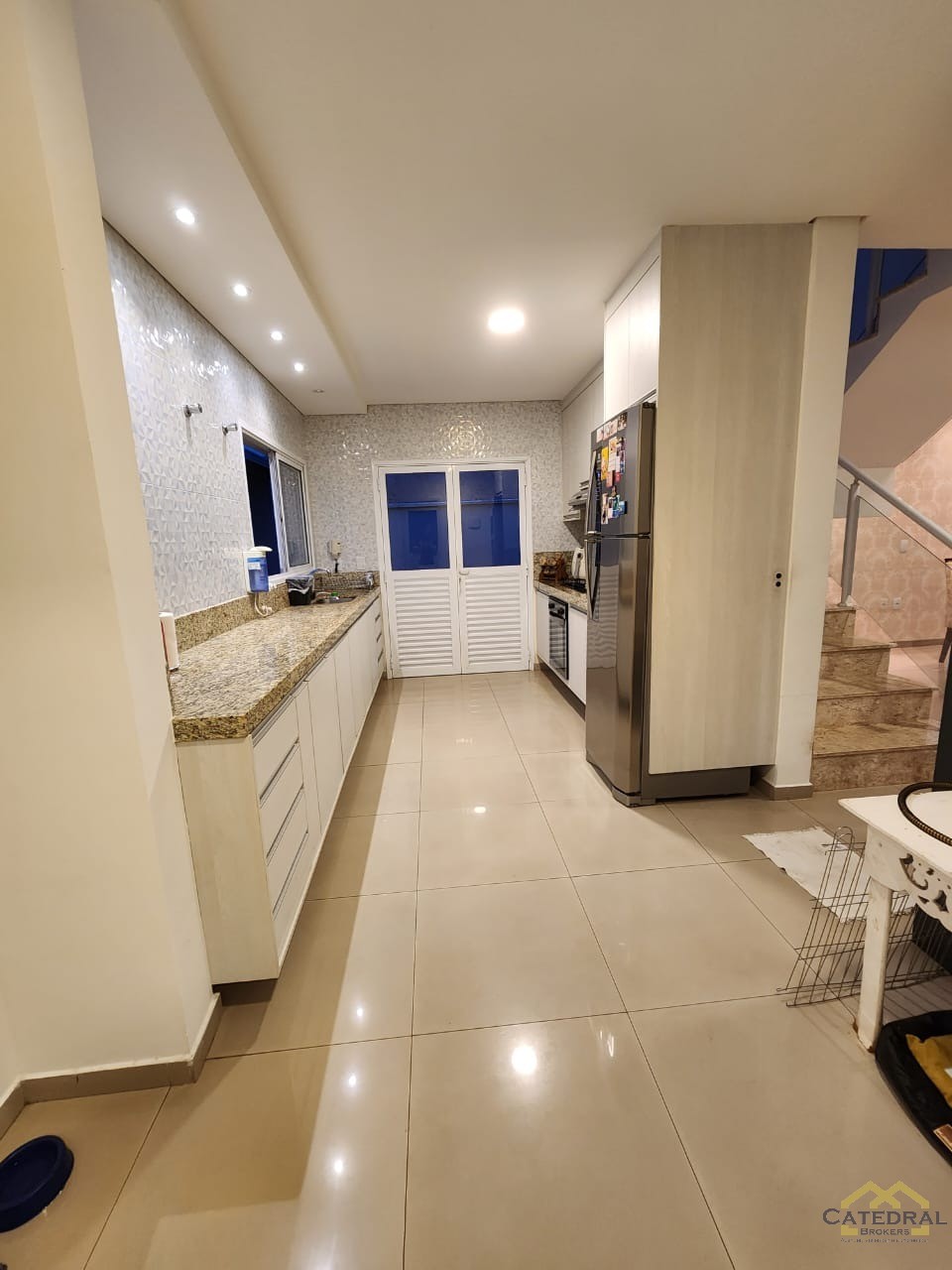 Casa à venda com 3 quartos, 240m² - Foto 4