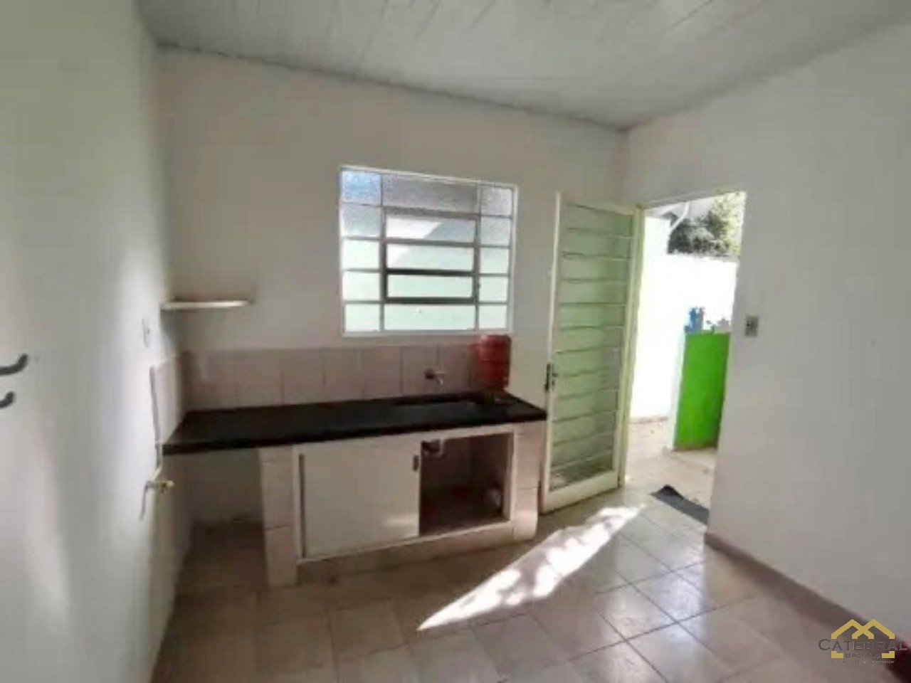 Casa à venda com 2 quartos, 69m² - Foto 2