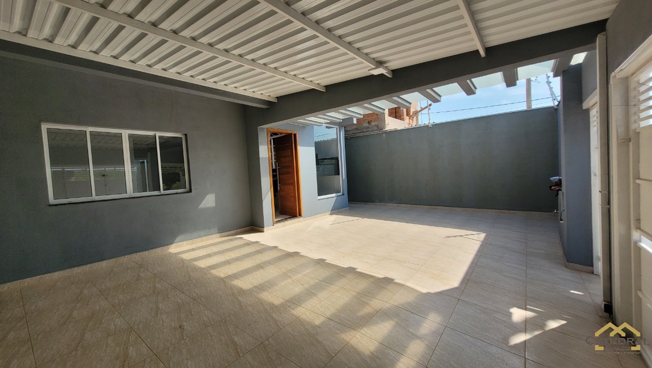 Casa à venda com 3 quartos, 226m² - Foto 2