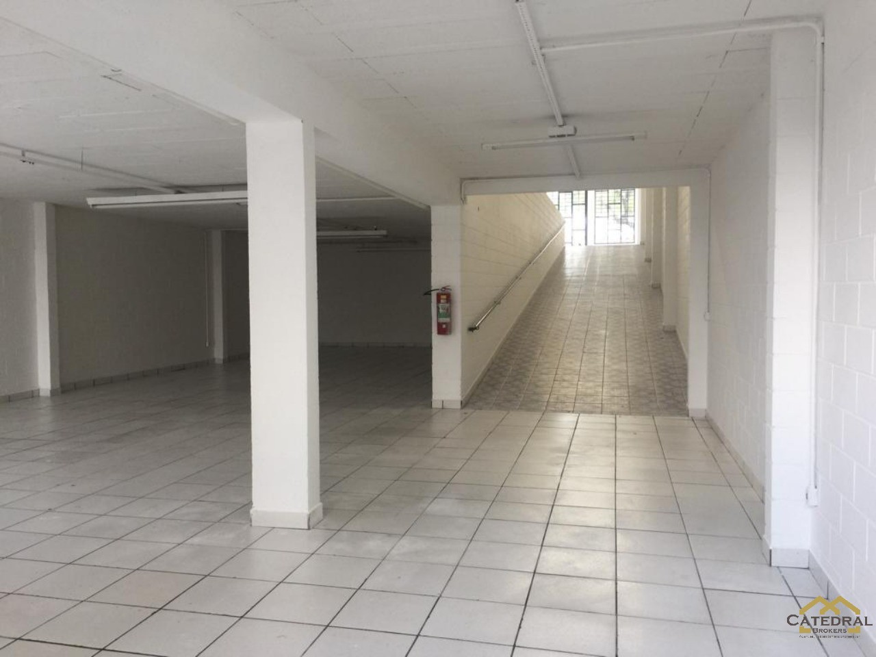 Depósito-Galpão-Armazém para alugar, 700m² - Foto 2