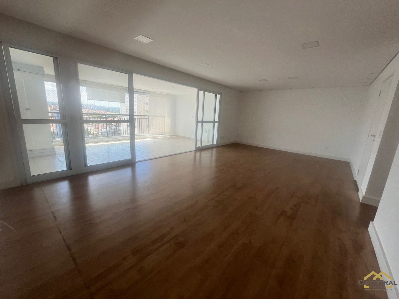 Apartamento para alugar com 3 quartos, 163m² - Foto 2