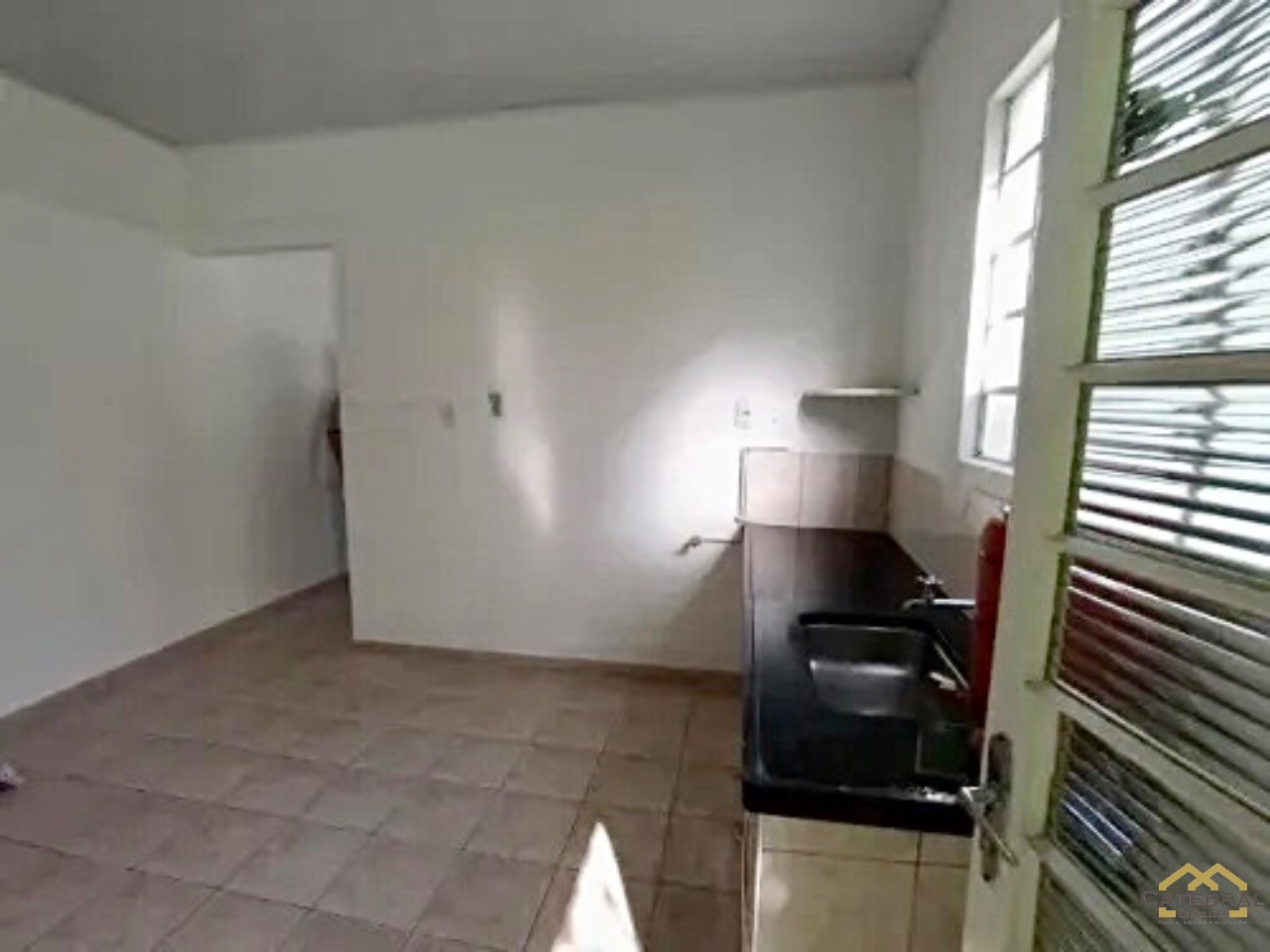 Casa à venda com 2 quartos, 69m² - Foto 4