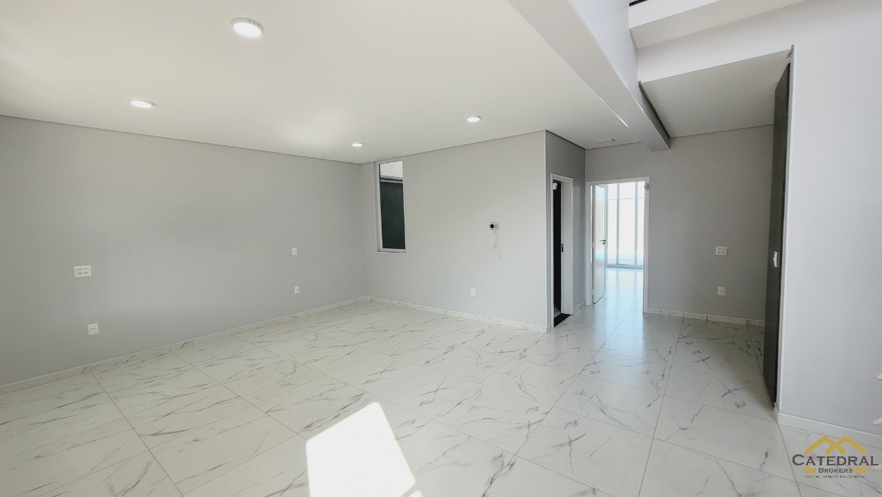 Casa à venda com 3 quartos, 226m² - Foto 4