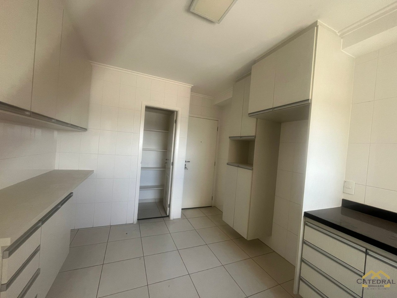 Apartamento para alugar com 3 quartos, 163m² - Foto 6