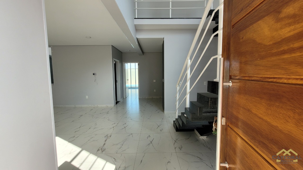 Casa à venda com 3 quartos, 226m² - Foto 3