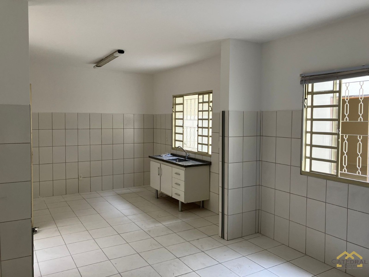 Prédio Inteiro para alugar com 2 quartos, 250m² - Foto 2