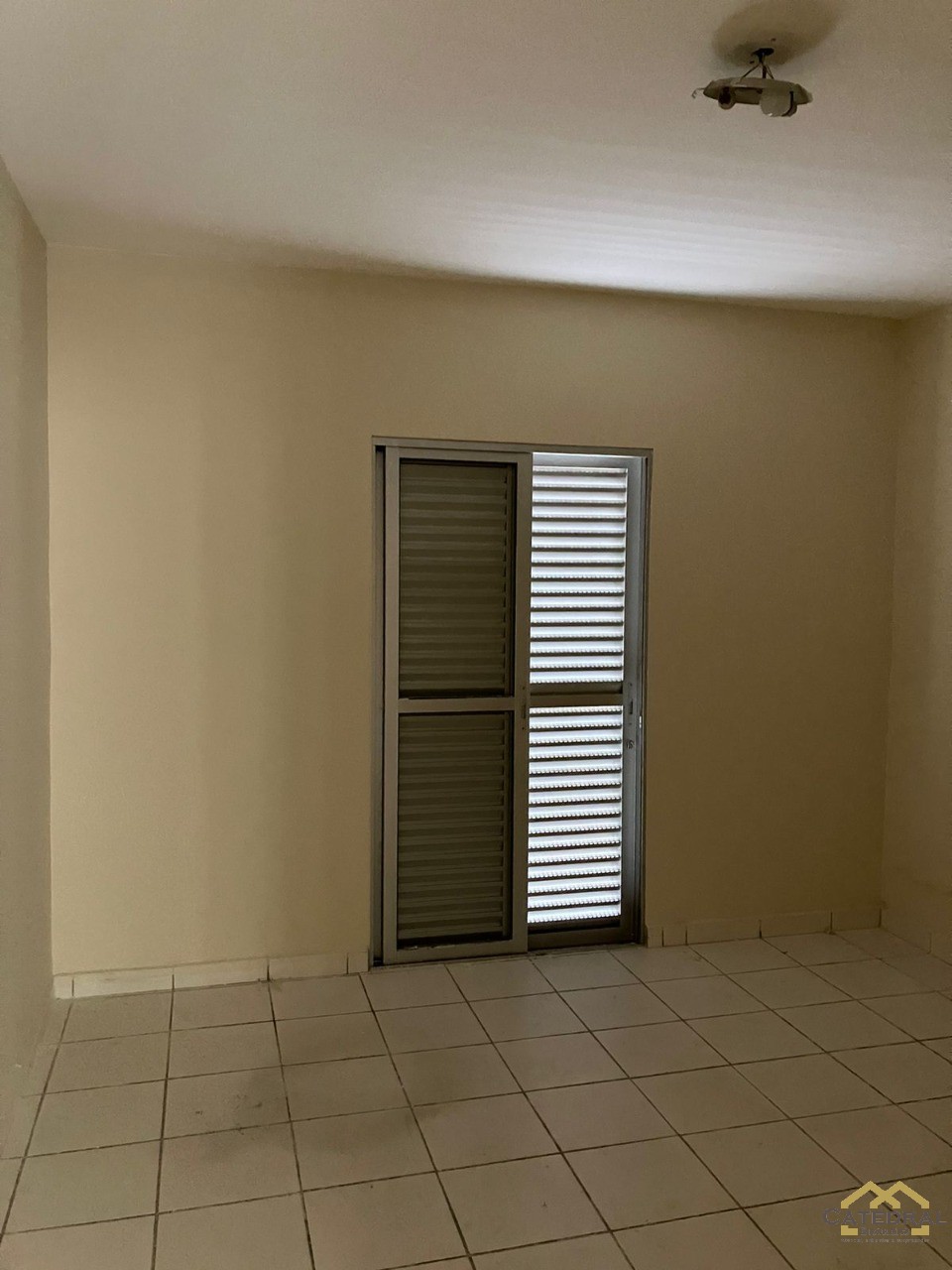 Prédio Inteiro para alugar com 2 quartos, 250m² - Foto 4