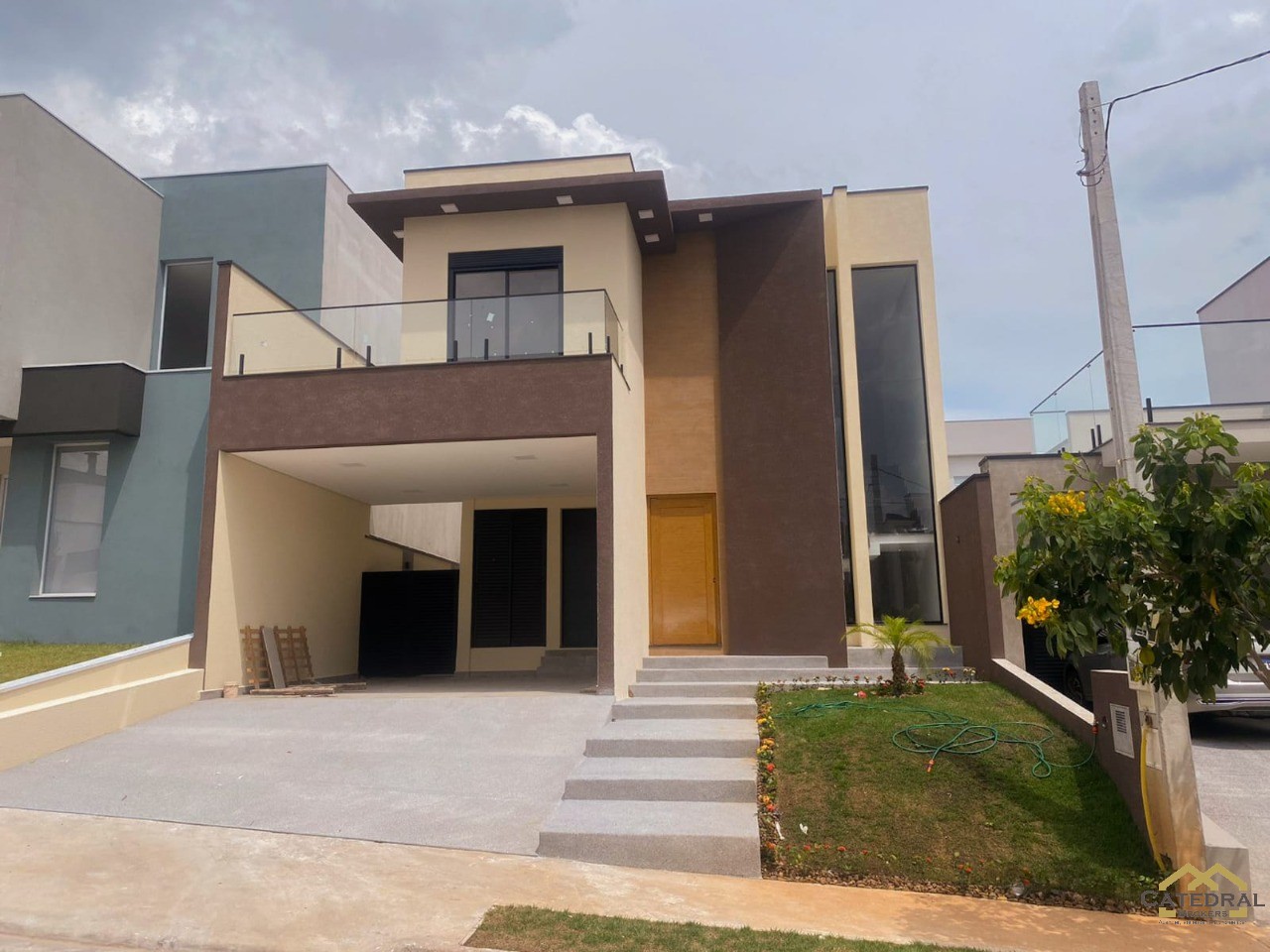 Casa de Condomínio à venda com 4 quartos, 190m² - Foto 1