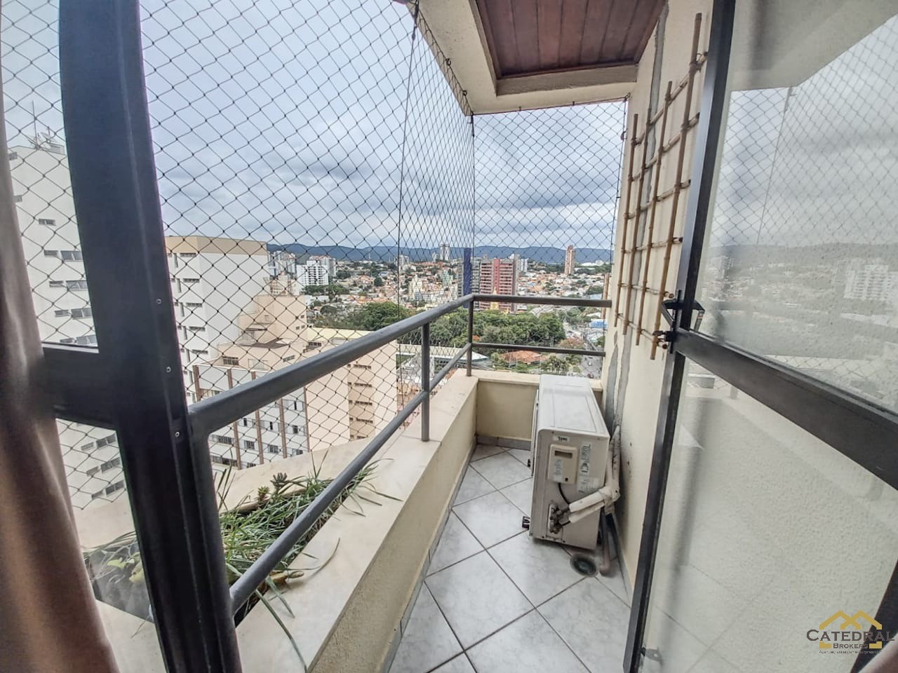 Apartamento à venda com 3 quartos, 105m² - Foto 2