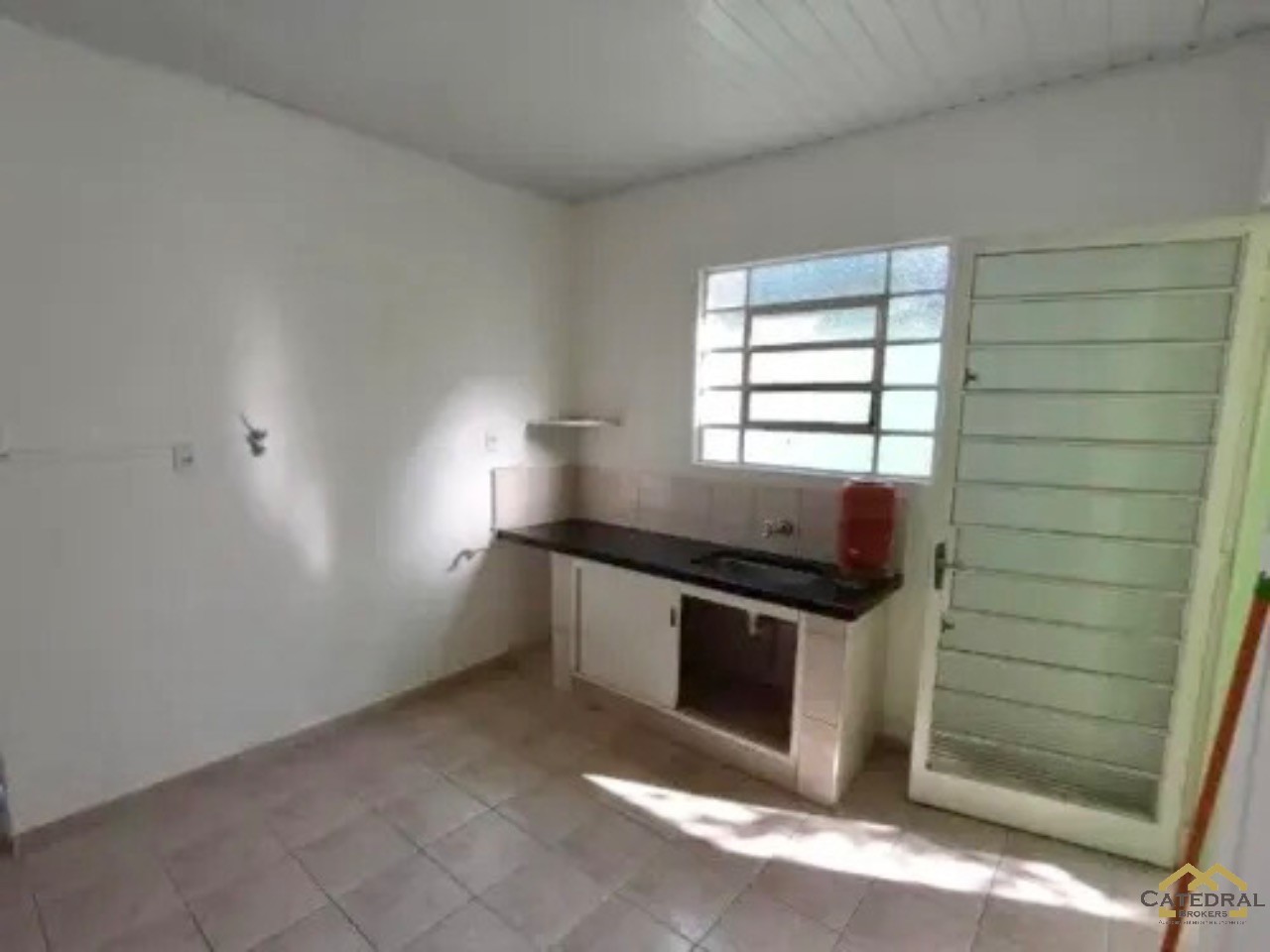 Casa à venda com 2 quartos, 69m² - Foto 3