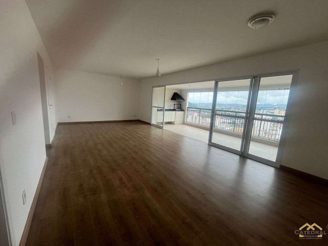 Apartamento à venda e aluguel com 3 quartos, 155m² - Foto 1