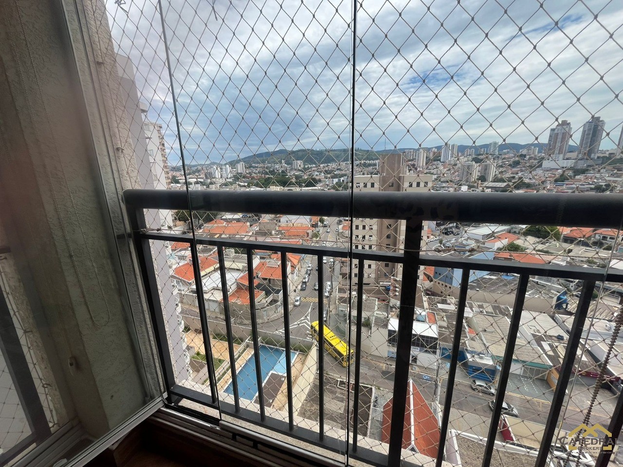 Apartamento à venda com 2 quartos, 100m² - Foto 2