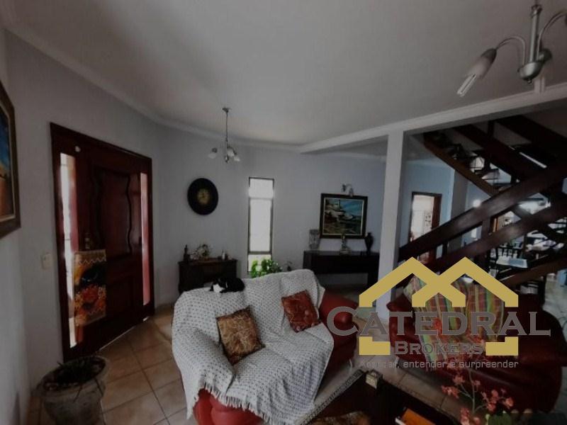 Sobrado à venda com 3 quartos, 400m² - Foto 1