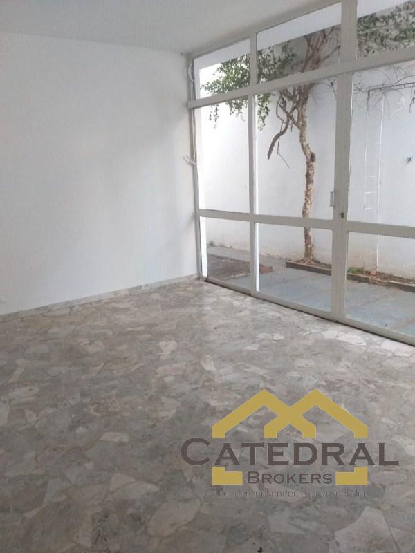 Casa Comercial à venda com 3 quartos, 347m² - Foto 6