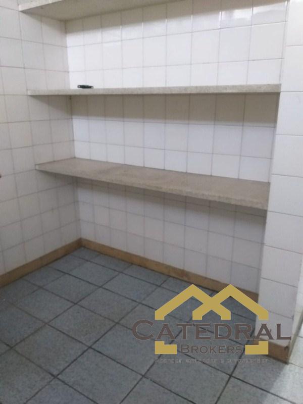 Casa Comercial à venda com 3 quartos, 347m² - Foto 15