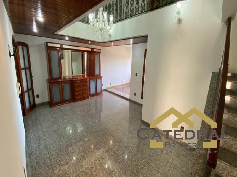 Sobrado à venda com 4 quartos, 350m² - Foto 1