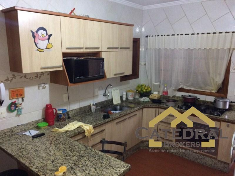 Sobrado à venda com 3 quartos, 180m² - Foto 1