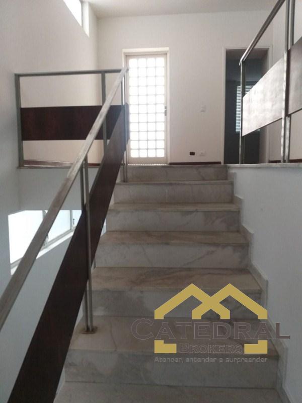 Casa Comercial à venda com 3 quartos, 347m² - Foto 2