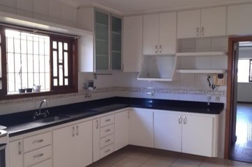 Casa à venda com 3 quartos, 203m² - Foto 2