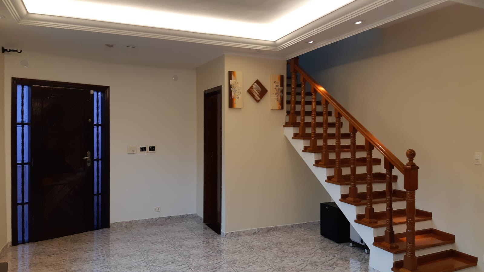 Casa à venda com 3 quartos, 164m² - Foto 1